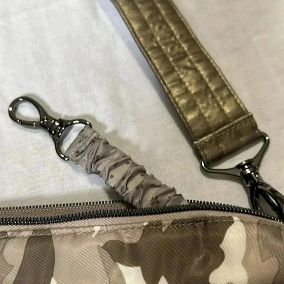 Lug  Flare Crossbody Beige Camouflage Shoulder Purse - Picture 7 of 8